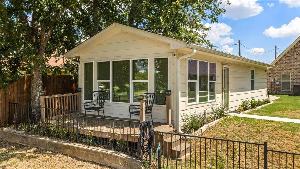 4100 Apache Trail Court, Granbury, TX 76048