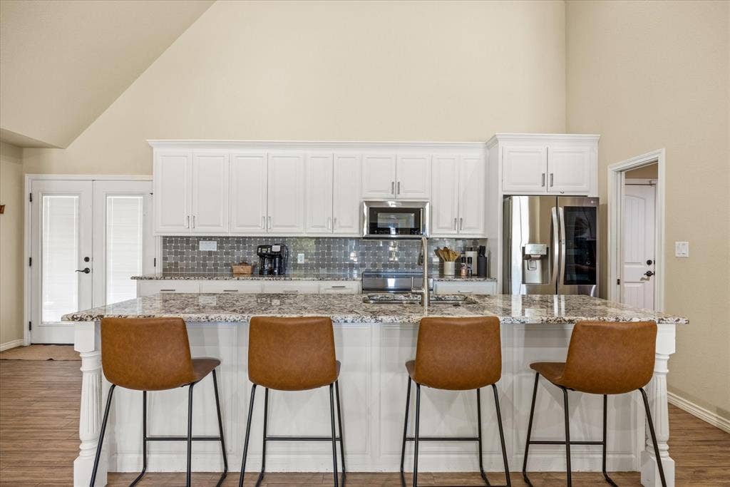 4100 Apache Trail Court, Granbury, TX 76048