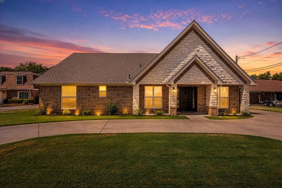 Property photo for 4100 Apache Trail Court, Granbury, TX