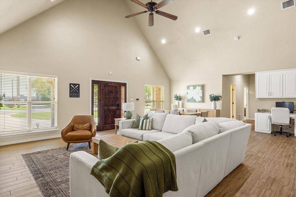 4100 Apache Trail Court, Granbury, TX 76048