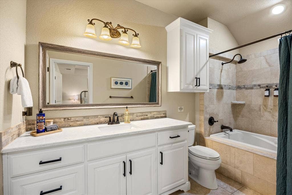 4100 Apache Trail Court, Granbury, TX 76048
