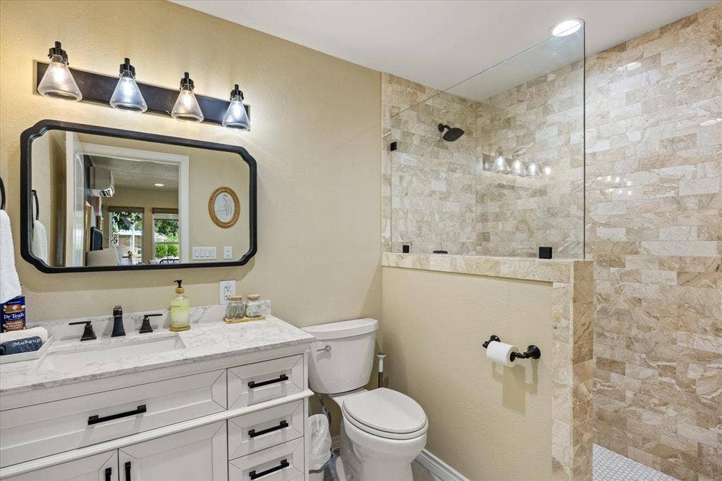 4100 Apache Trail Court, Granbury, TX 76048