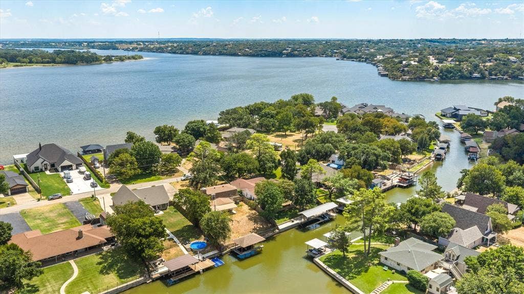 4100 Apache Trail Court, Granbury, TX 76048