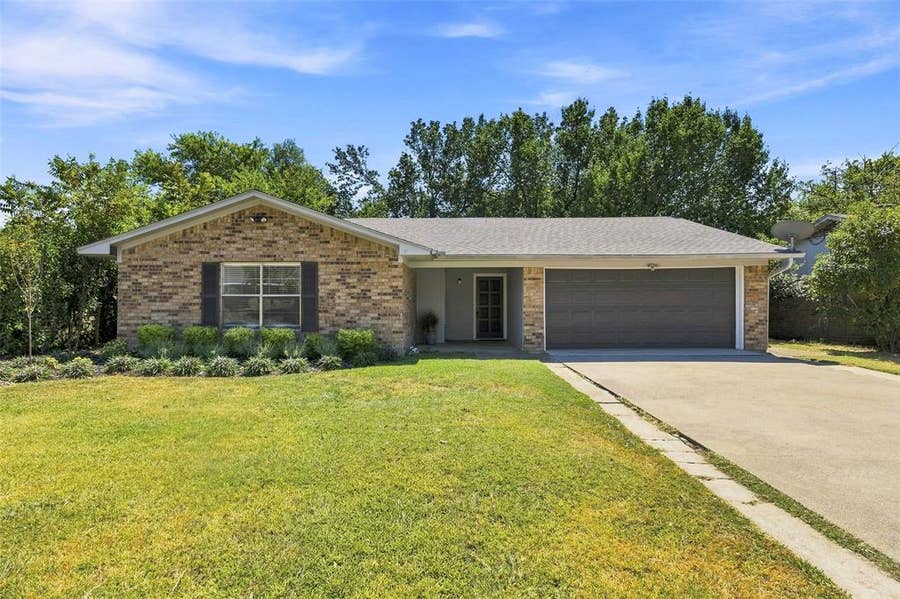 Property photo for 213 San Jacinto Street, Waxahachie, TX