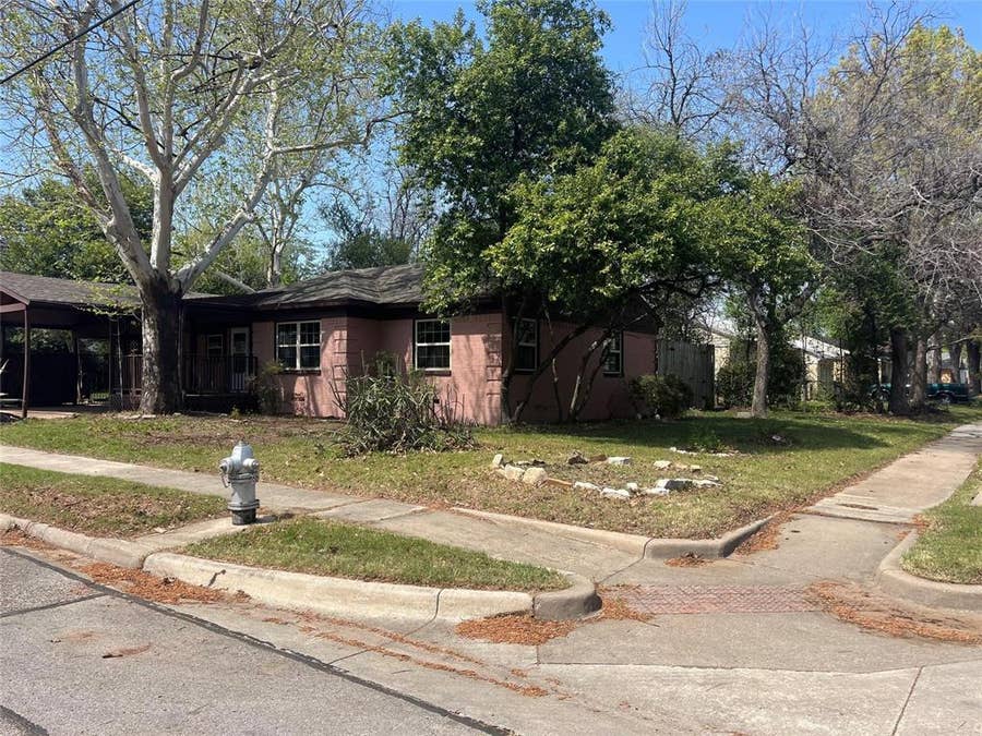 Property photo for 1021 Western Boulevard, Arlington, TX