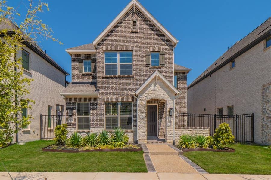 Property photo for 705 Morning Dove Lane, Arlington, TX