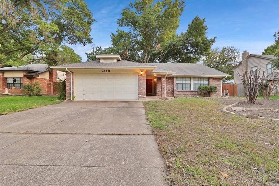 Property photo for 2118 Churchill Downs Drive, Arlington, TX