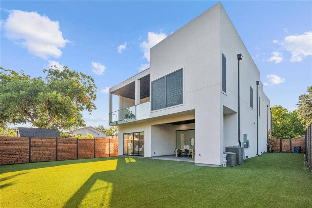 3828 Eaton Drive, Dallas, TX 75220 3828 Eaton Drive, Dallas, TX 75220