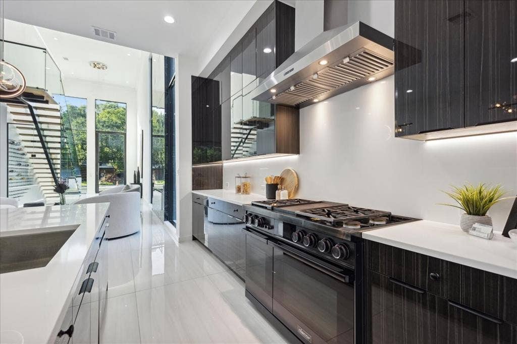 3828 Eaton Drive, Dallas, TX 75220 3828 Eaton Drive, Dallas, TX 75220