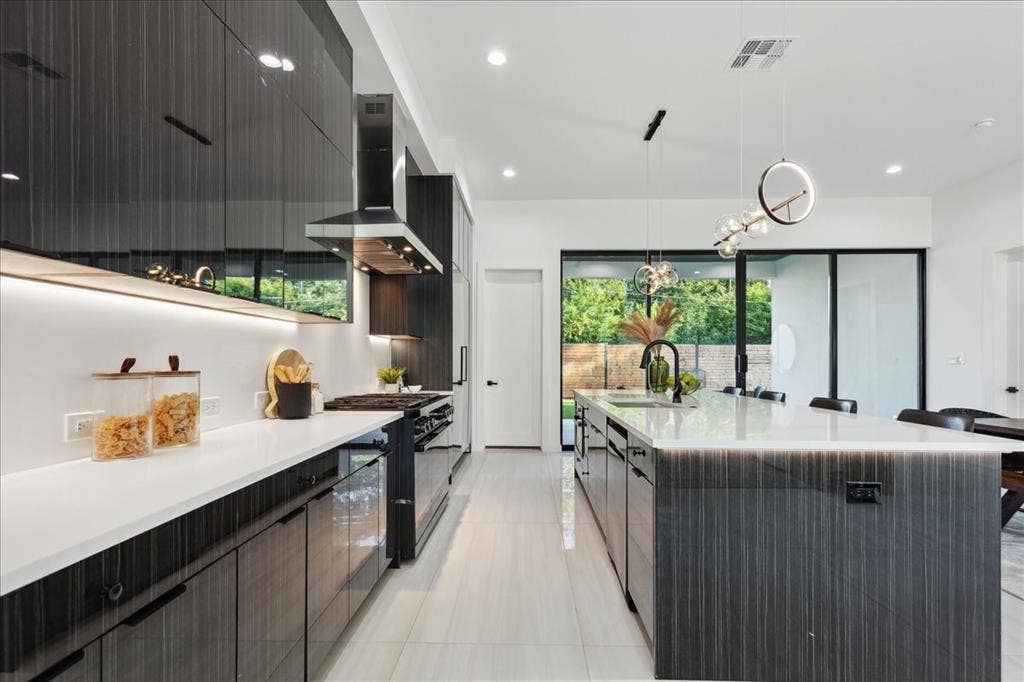 3828 Eaton Drive, Dallas, TX 75220 3828 Eaton Drive, Dallas, TX 75220
