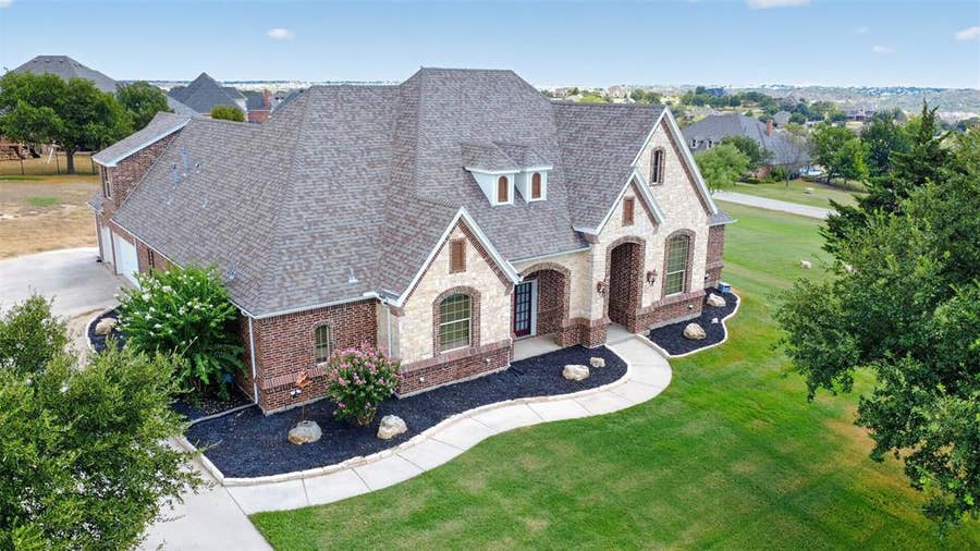 Property photo for 9900 Harbour View Lane, Fort Worth, TX