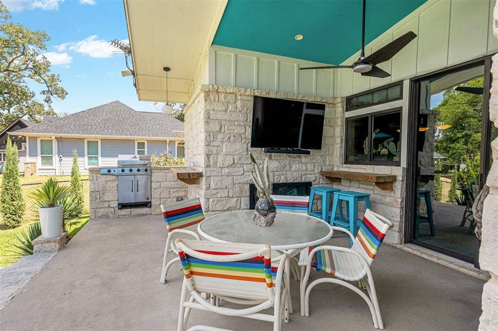 105 Azalea Court, Trinidad, TX 75163 Covered patio, new grill, pass-thru window off garage lounge