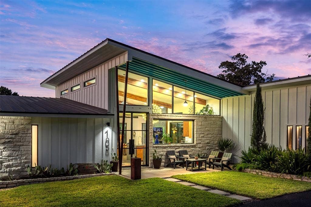 105 Azalea Court, Trinidad, TX 75163 Welcome into a masterpiece on the water.