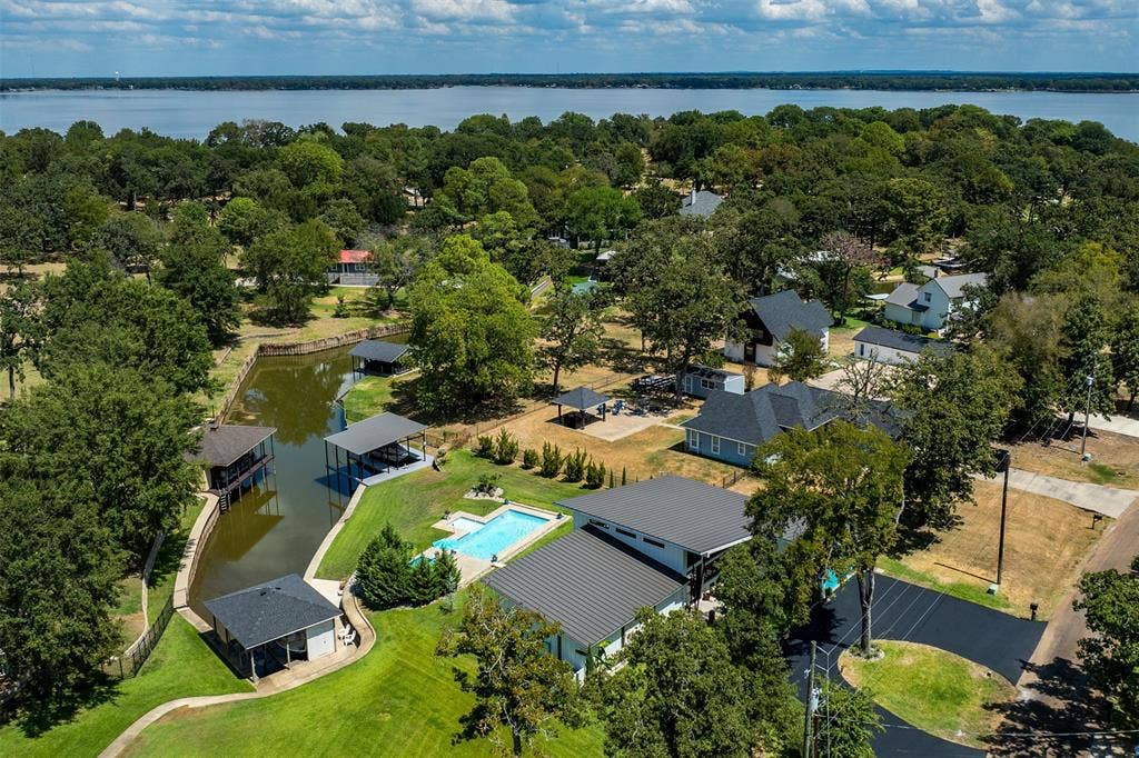 105 Azalea Court, Trinidad, TX 75163 105 Azalea Court, Trinidad, TX 75163