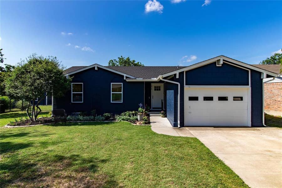 Property photo for 818 E Heath Street, Rockwall, TX