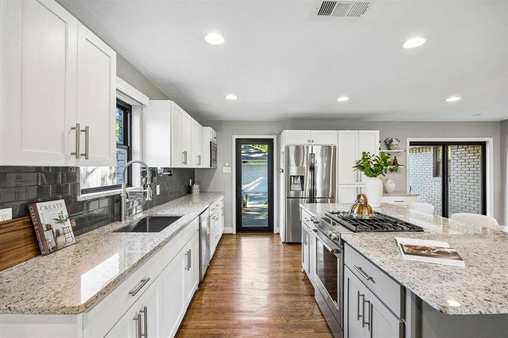 9815 Fitzroy Drive, Dallas, TX 75238 9815 Fitzroy - Tom Hughes Team - Kitchen