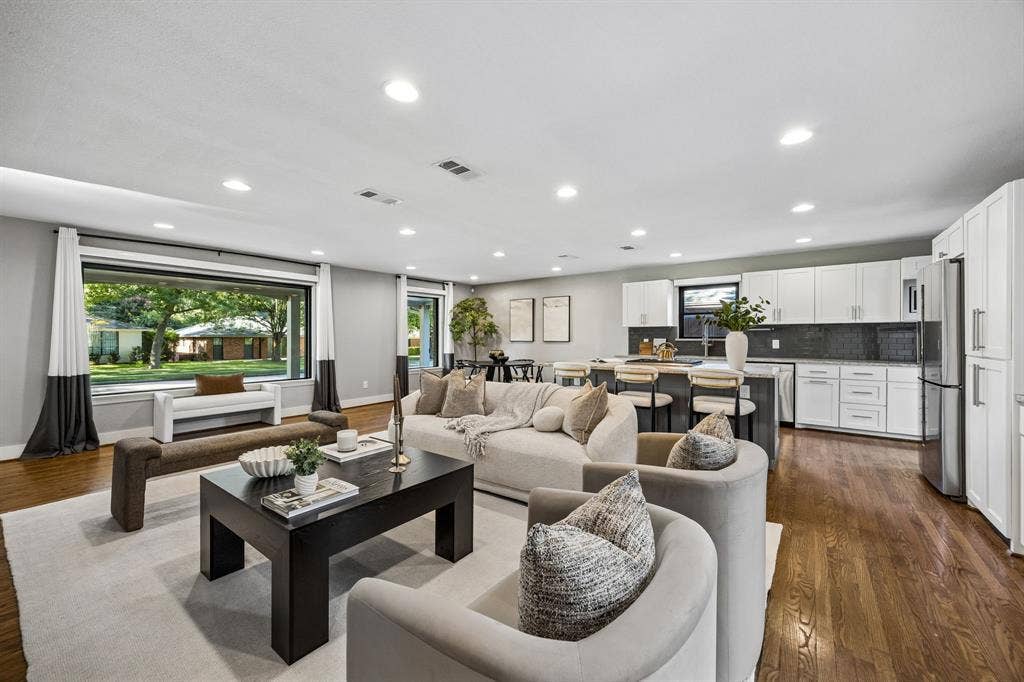 9815 Fitzroy Drive, Dallas, TX 75238 9815 Fitzroy - Tom Hughes Team - Living Room