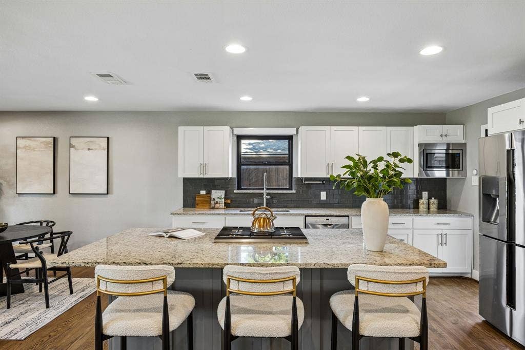 9815 Fitzroy Drive, Dallas, TX 75238 9815 Fitzroy - Tom Hughes Team - Kitchen