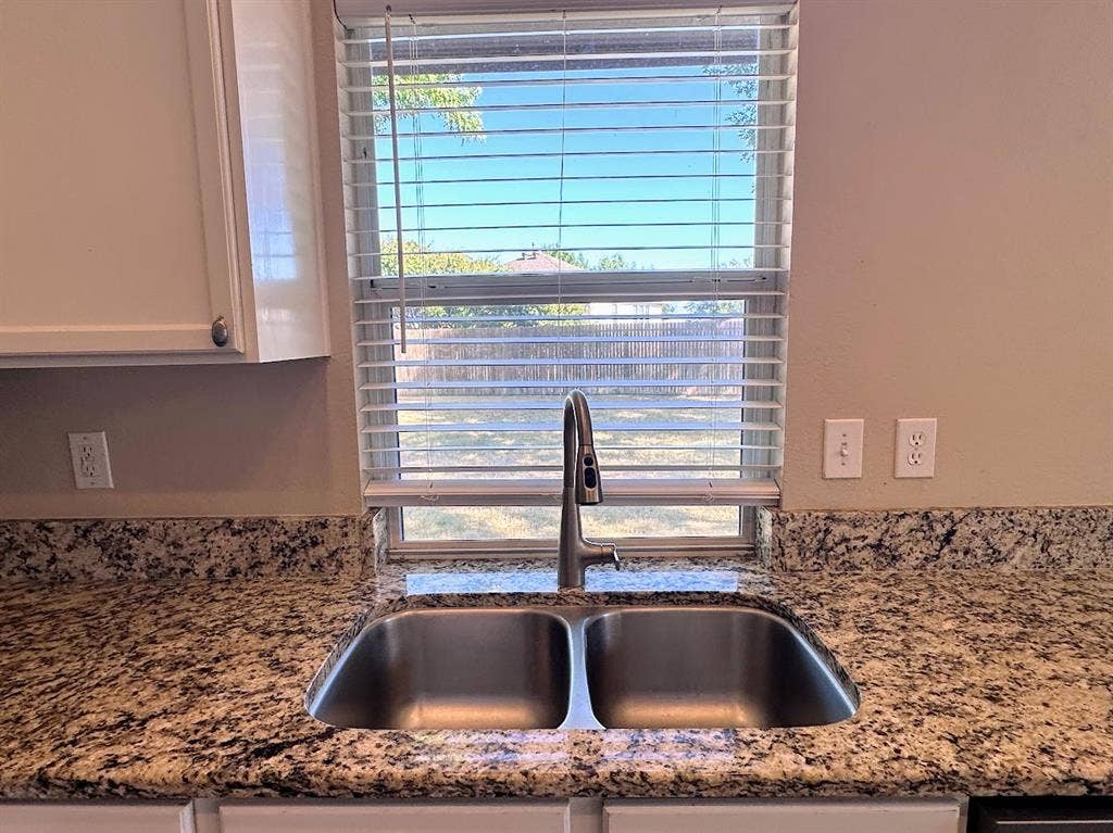 9220 Lenox Drive, McKinney, TX 75071 9220 Lenox Drive, McKinney, TX 75071