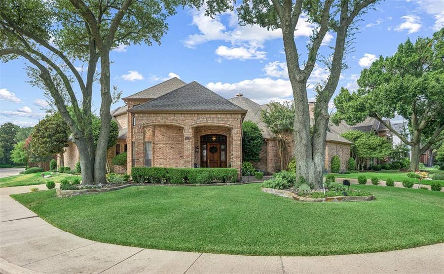 Property photo for 4428 Hollow Oak Drive, Dallas, TX