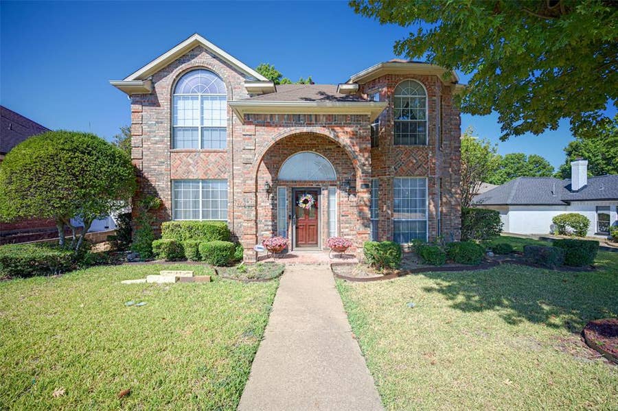 Property photo for 105 Boulder Creek Drive, DeSoto, TX