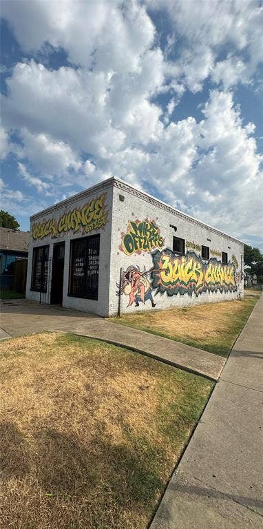 820 S Carroll Avenue, Dallas, TX 75223 820 S Carroll Avenue, Dallas, TX 75223