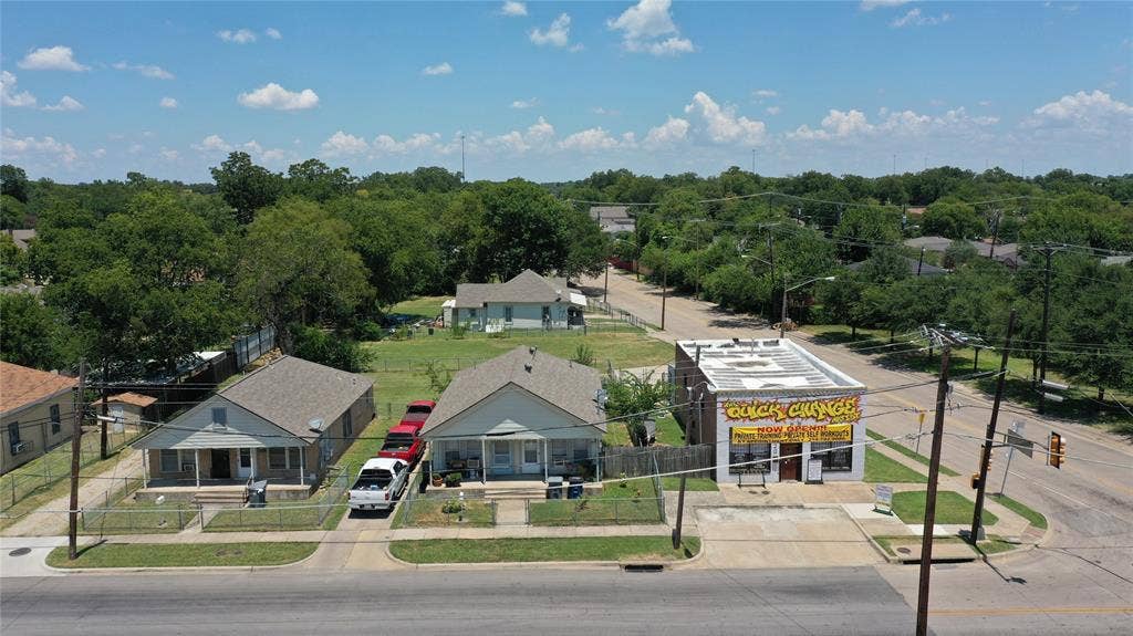 820 S Carroll Avenue, Dallas, TX 75223 820 S Carroll Avenue, Dallas, TX 75223