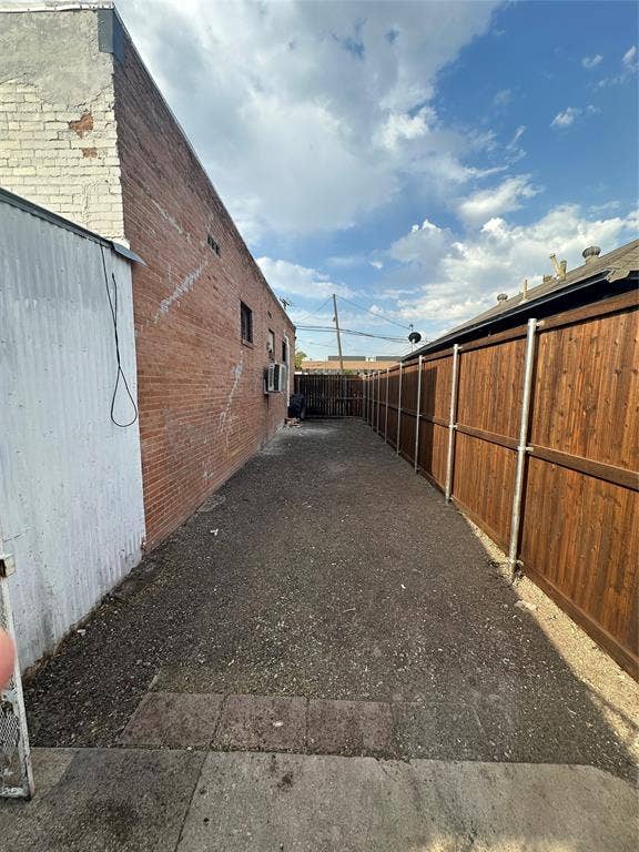 820 S Carroll Avenue, Dallas, TX 75223 820 S Carroll Avenue, Dallas, TX 75223
