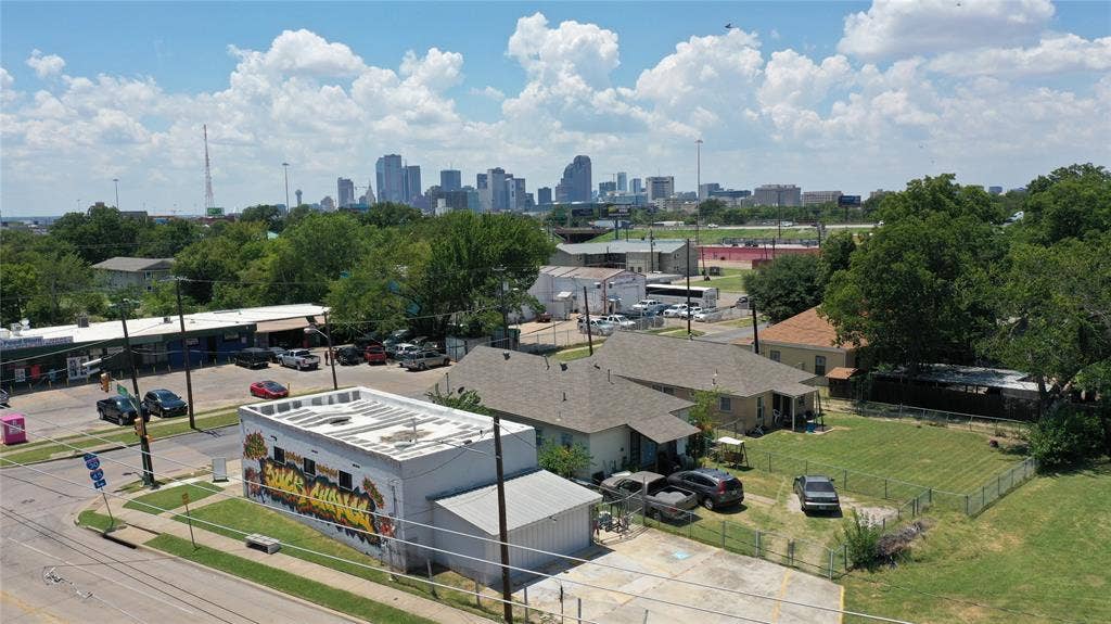 820 S Carroll Avenue, Dallas, TX 75223 820 S Carroll Avenue, Dallas, TX 75223