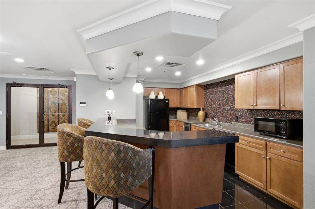 330 Las Colinas Boulevard E, #1216, Irving, TX 75039 Grand Salon community area for hosting parties.