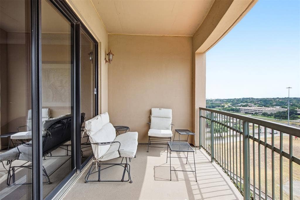 330 Las Colinas Boulevard E, #1216, Irving, TX 75039 Private balcony featuring a metal railing and a high-level open-air perspective