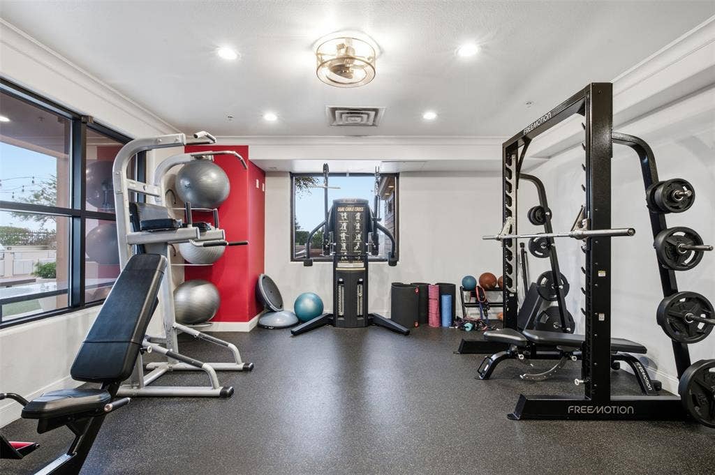 330 Las Colinas Boulevard E, #1216, Irving, TX 75039 Fitness facility featuring resilient flooring, recessed lighting, wall-mounted mirrors, and multiple windows