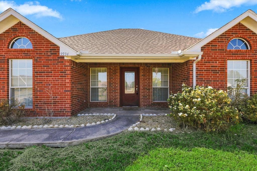 9934 Stonehearth Lane, Forney, TX 75126