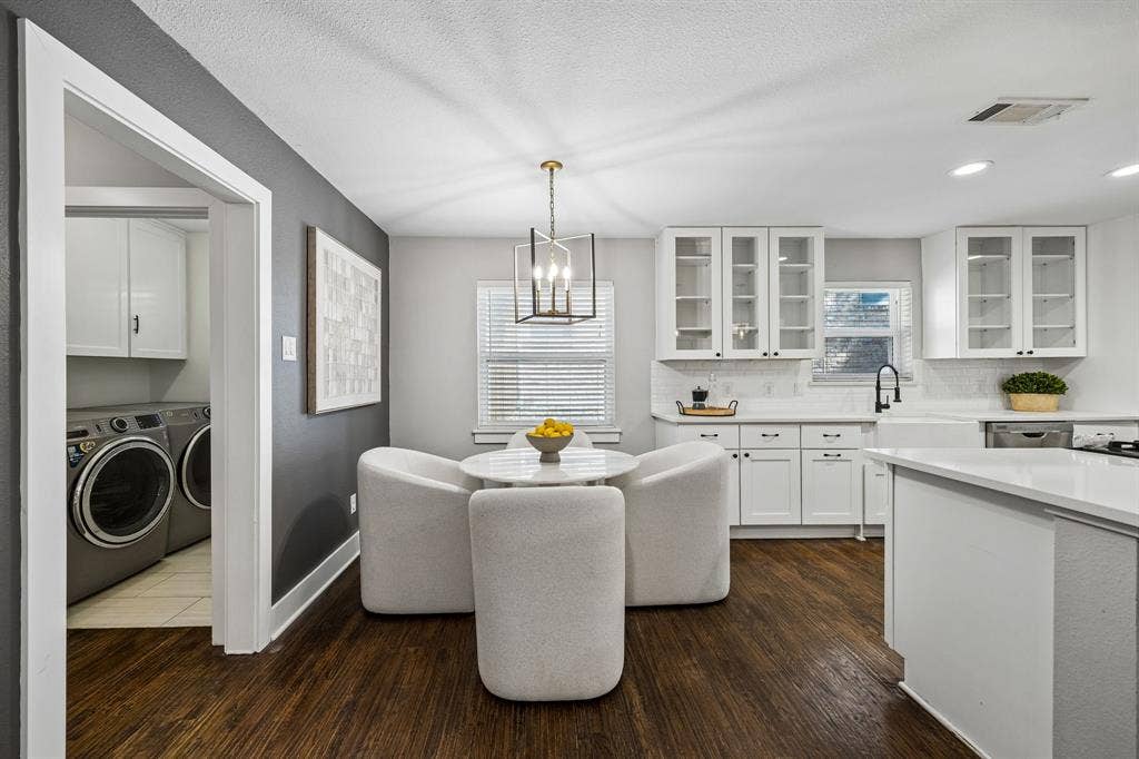 9021 Aldwick Drive, Dallas, TX 75238 9021 Aldwick - Tom Hughes Team - Breakfast Room