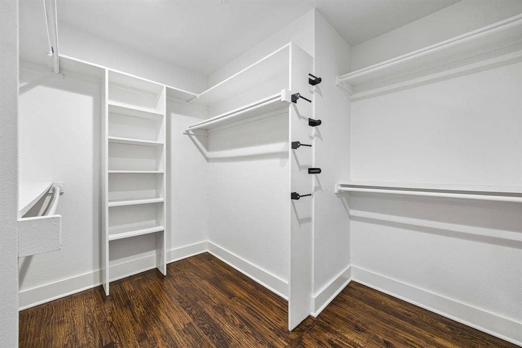 9021 Aldwick Drive, Dallas, TX 75238 9021 Aldwick - Tom Hughes Team - Primary Closet