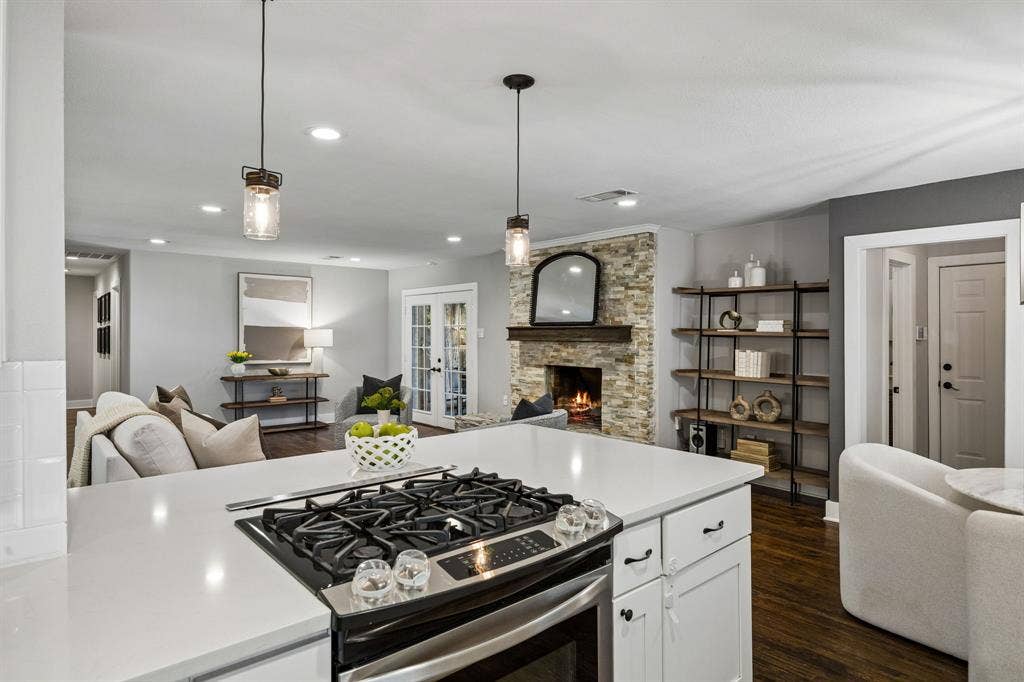 9021 Aldwick Drive, Dallas, TX 75238 9021 Aldwick - Tom Hughes Team - Kitchen