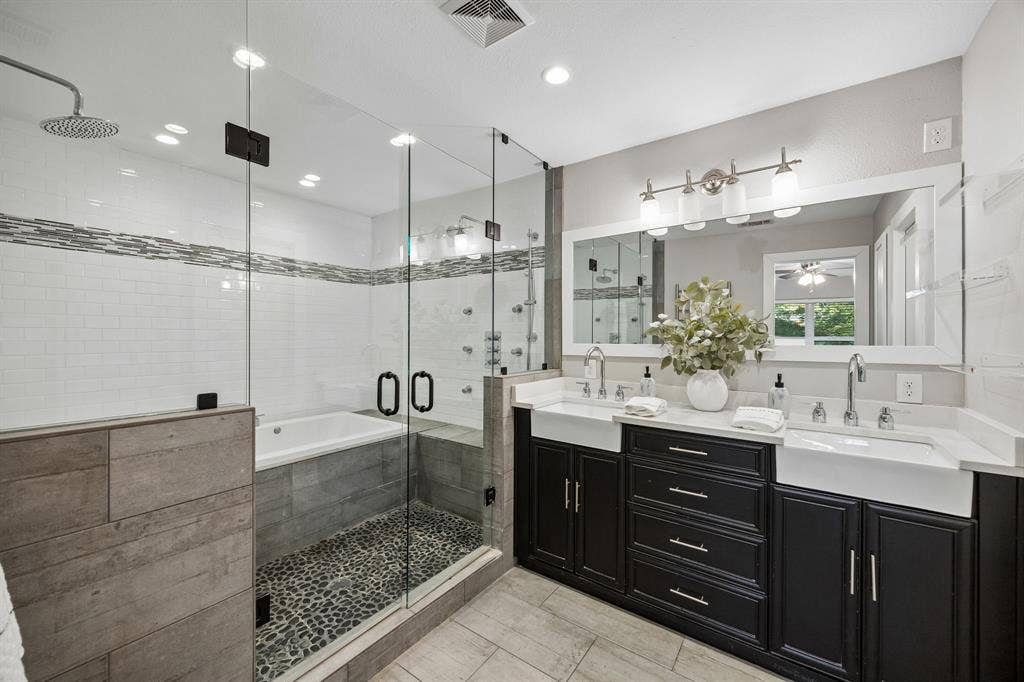 9021 Aldwick Drive, Dallas, TX 75238 9021 Aldwick - Tom Hughes Team - Primary Bathroom
