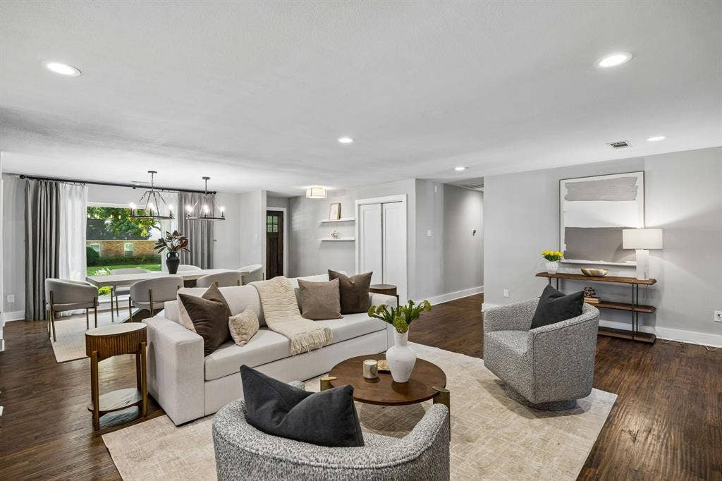 9021 Aldwick Drive, Dallas, TX 75238 9021 Aldwick - Tom Hughes Team - Living Room