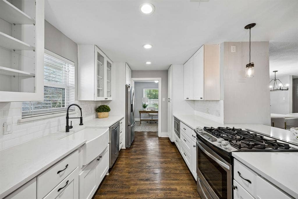 9021 Aldwick Drive, Dallas, TX 75238 9021 Aldwick - Tom Hughes Team - Kitchen