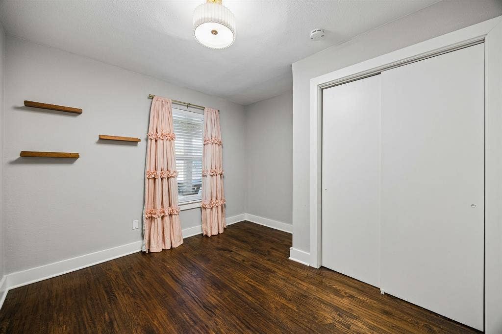 9021 Aldwick Drive, Dallas, TX 75238 9021 Aldwick - Tom Hughes Team - Secondary Bedroom