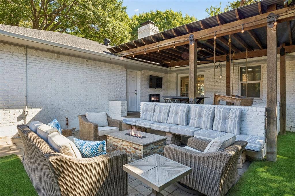9021 Aldwick Drive, Dallas, TX 75238 9021 Aldwick - Tom Hughes Team - Backyard