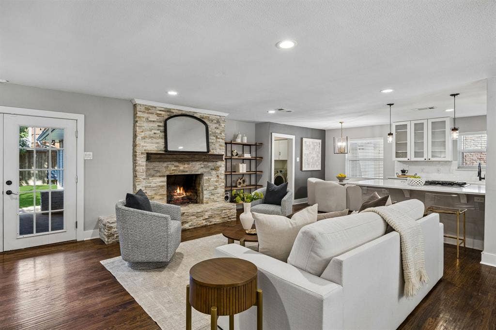 9021 Aldwick Drive, Dallas, TX 75238 9021 Aldwick - Tom Hughes Team - Living Room