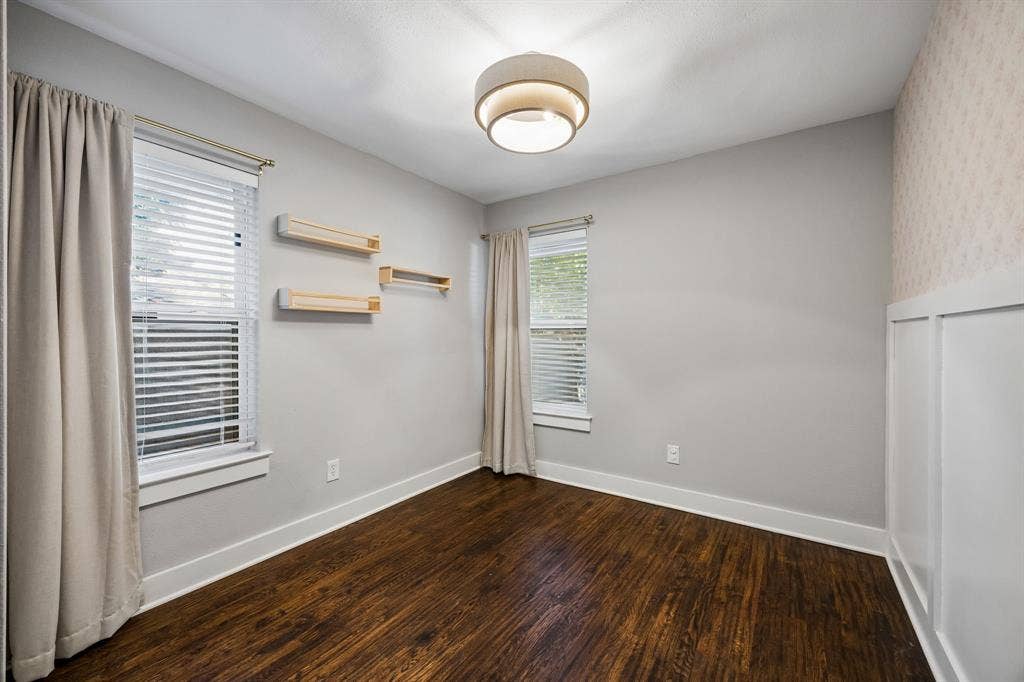 9021 Aldwick Drive, Dallas, TX 75238 9021 Aldwick - Tom Hughes Team - Secondary Bedroom