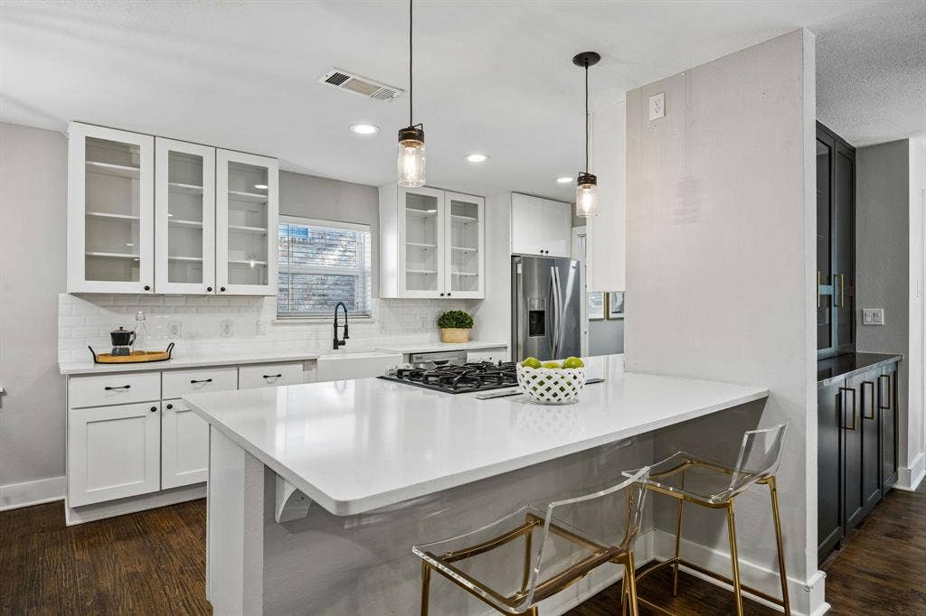 9021 Aldwick Drive, Dallas, TX 75238 9021 Aldwick - Tom Hughes Team - Kitchen