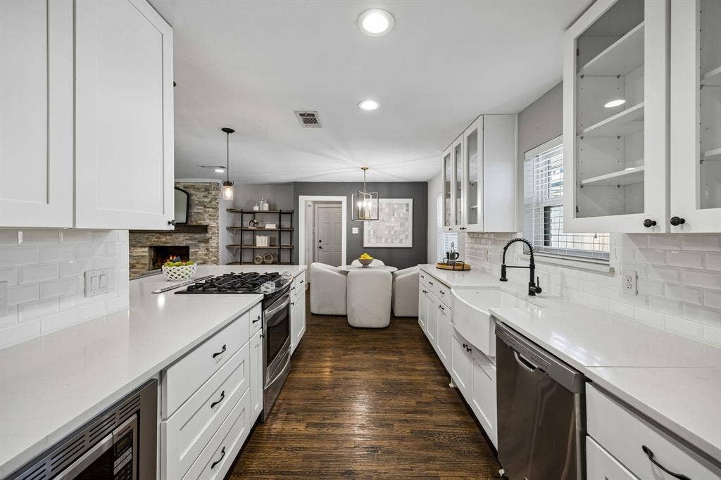 9021 Aldwick Drive, Dallas, TX 75238 9021 Aldwick - Tom Hughes Team - Kitchen
