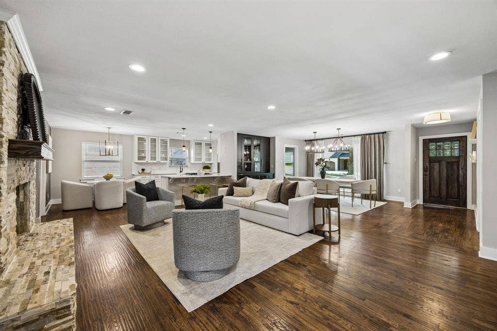 9021 Aldwick Drive, Dallas, TX 75238 9021 Aldwick - Tom Hughes Team - Living Room