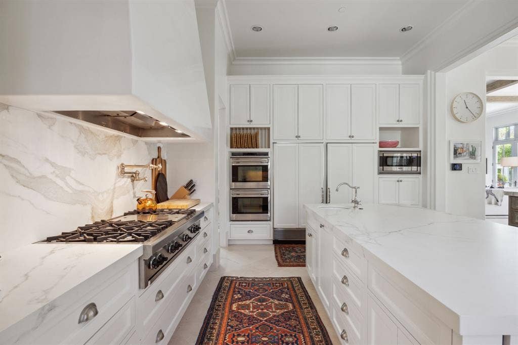 4222 Brookview Drive, Dallas, TX 75220 4222 Brookview Drive, Dallas, TX 75220