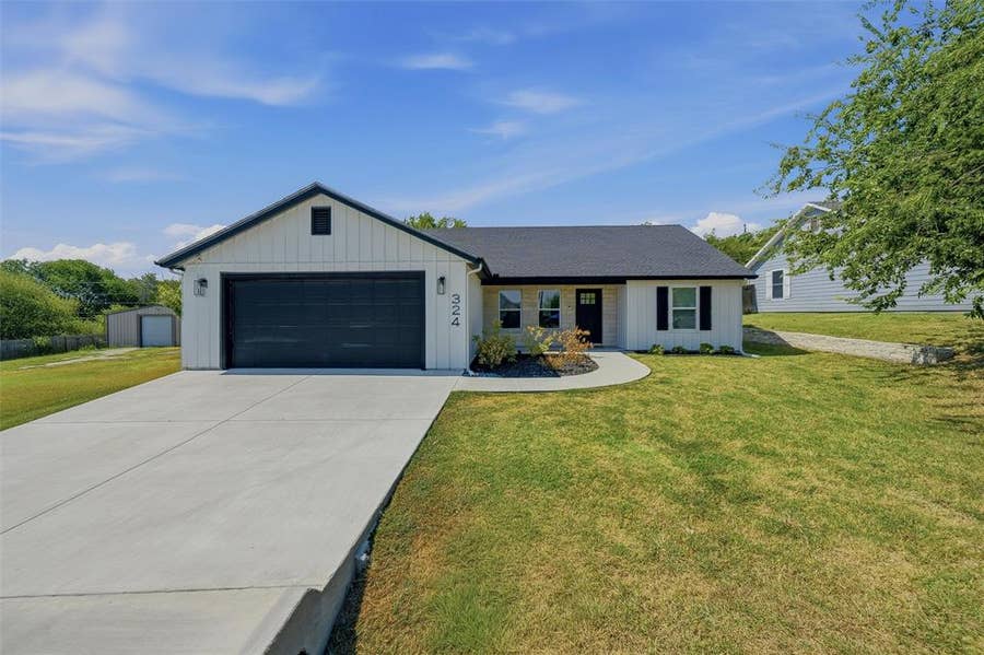 Property photo for 324 Hillcroft Road, Fort Worth, TX