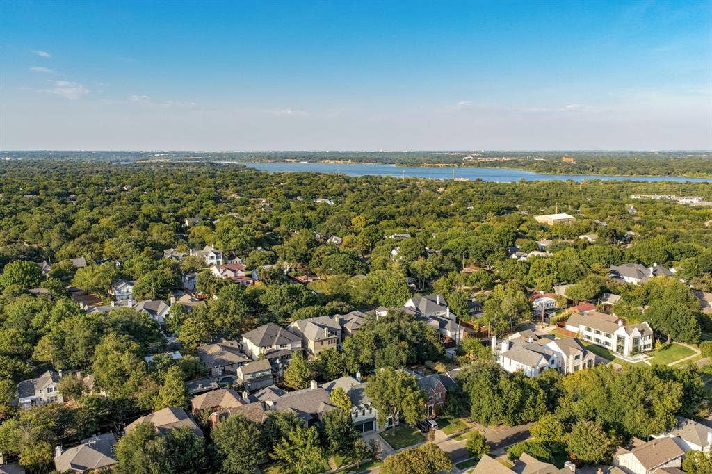 6839 Coronado Avenue, Dallas, TX 75214 6839 Coronado Avenue, Dallas, TX 75214
