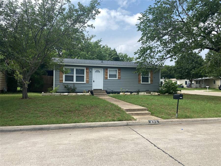 Property photo for 425 Wanda Way, Hurst, TX